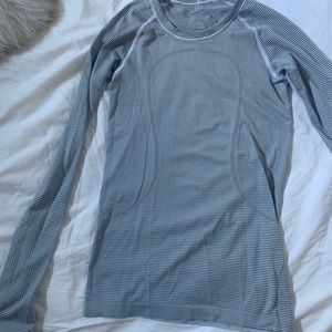 Lululemon workout top